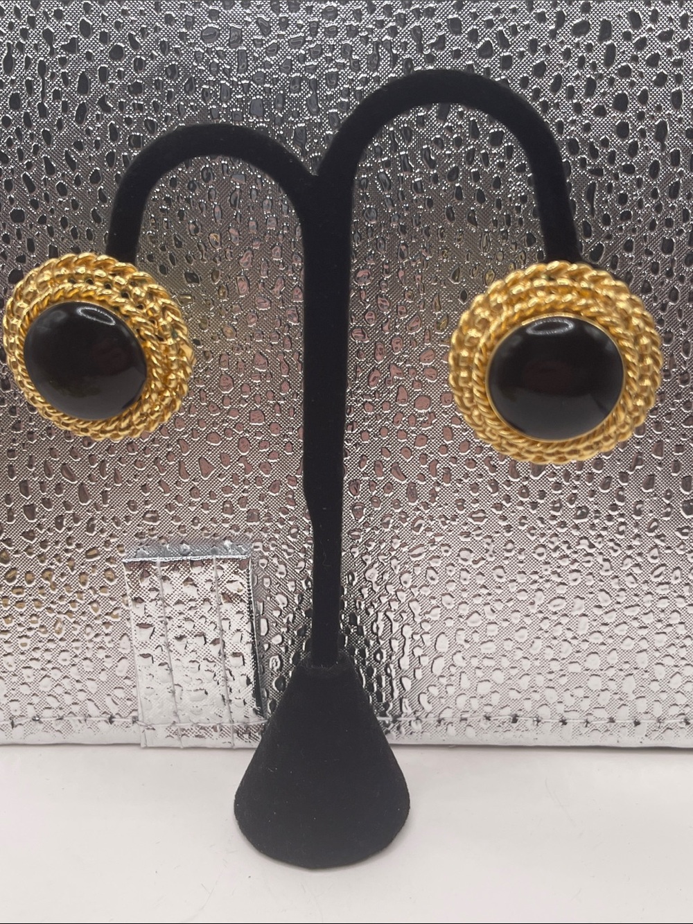 07.08.26-4 Vintage St. John Goldtone Rope Trim Earrings with Faux Onyx Centers